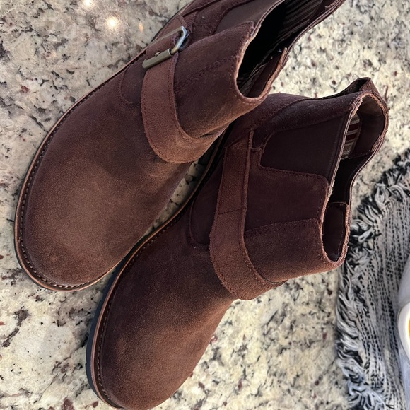 New LL Bean leather booties size 9